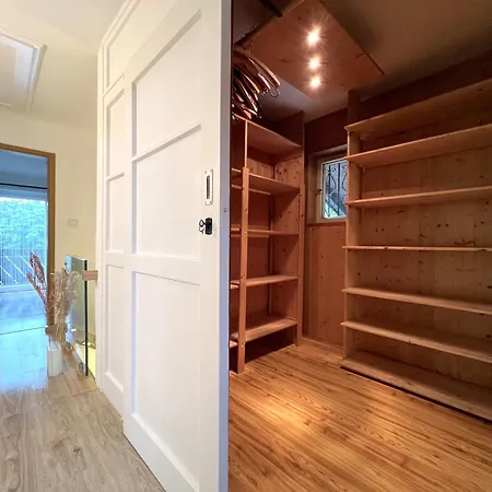 Christina - Neu * Garmisch-Partenkirchen