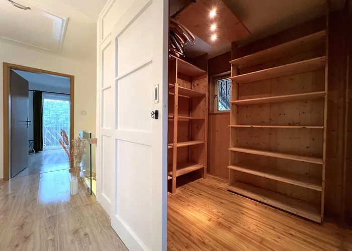 Christina - Neu * Гармиш-Партенкирхен